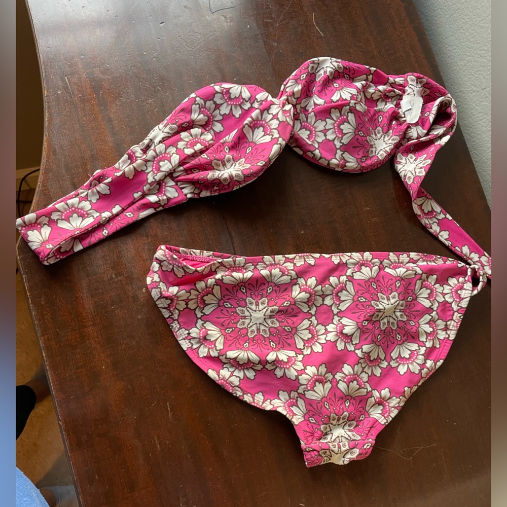 Bikini - Picture 2 of 3